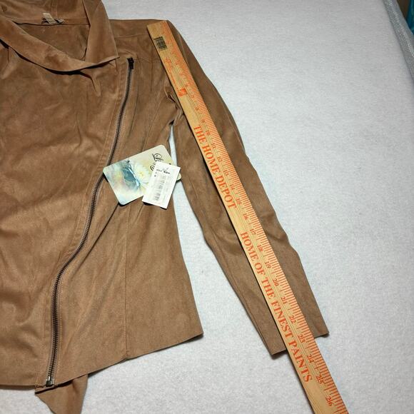NWT Lily Star Faux Suede Zip Wrap Front Beige Size Medium SOFT - Picture 3 of 9